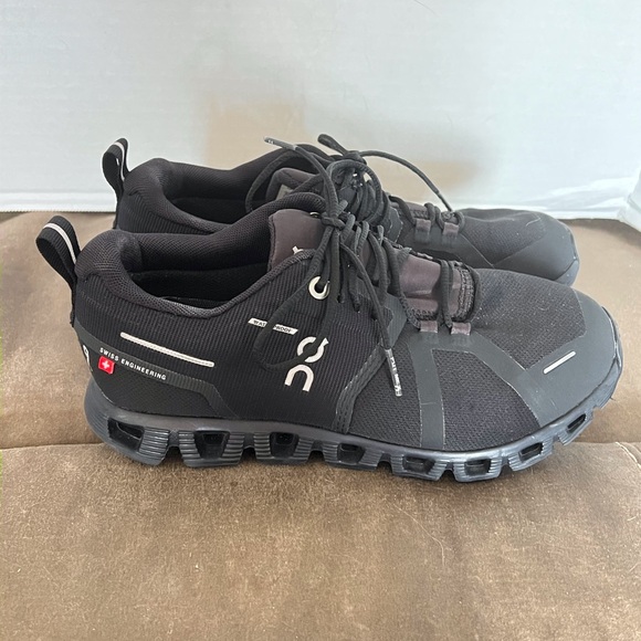 On Cloud Swiss Engineered Black running Sneakers Women’s size 6 - Picture 5 of 14